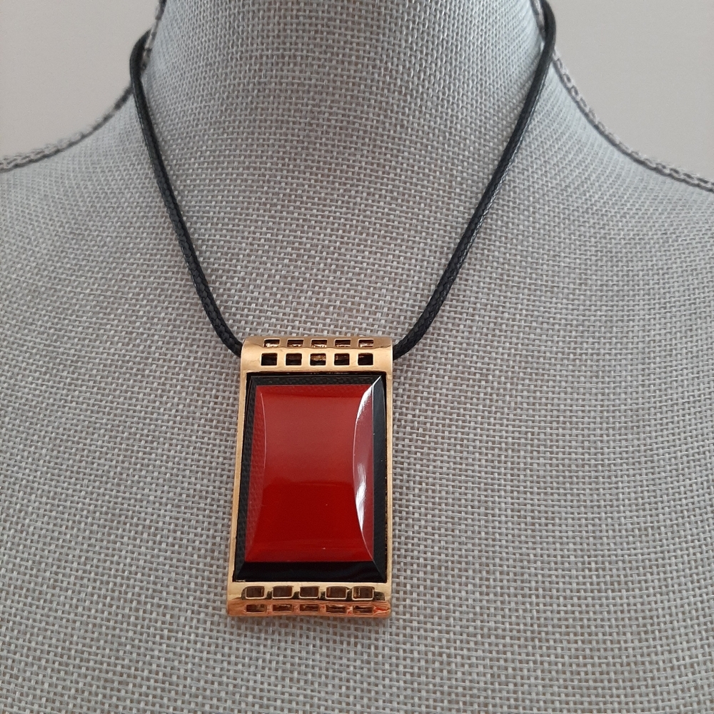 Butler Chic Ladies Necklace